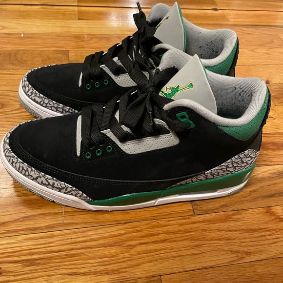 New condition Jordan' 3's - Picture 1 of 4